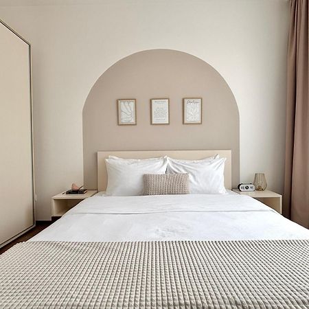 Wanderlust Home Cream, Rasnov Apt For 4, Wifi And Free Parking Esterno foto