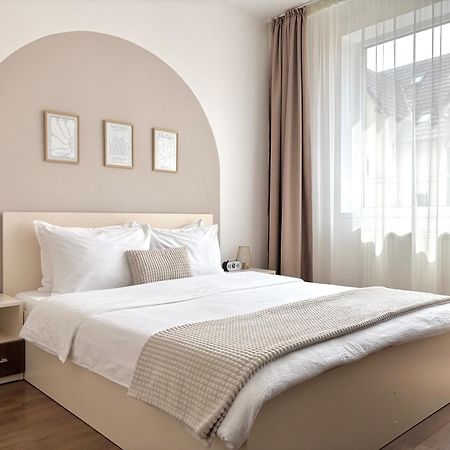 Wanderlust Home Cream, Rasnov Apt For 4, Wifi And Free Parking Esterno foto