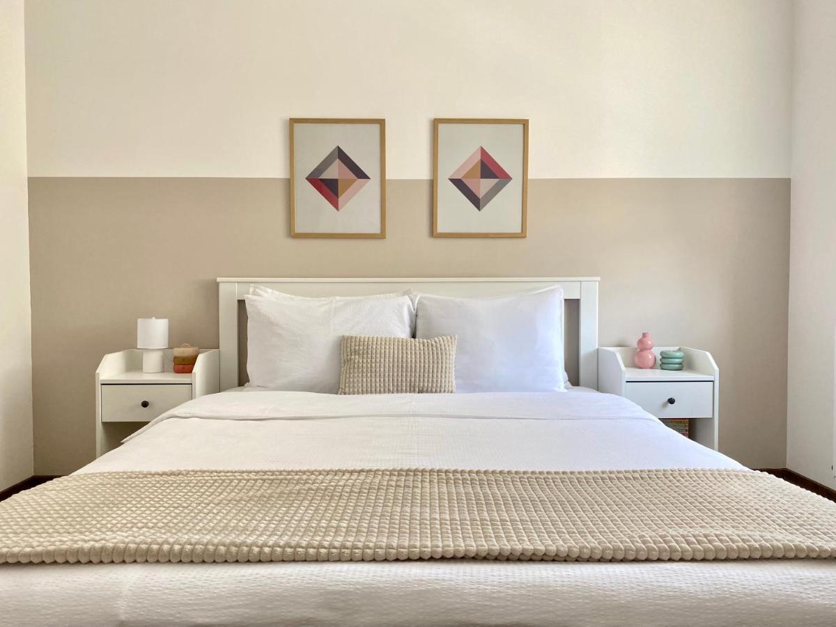 Wanderlust Home Cream, Rasnov Apt For 4, Wifi And Free Parking Esterno foto