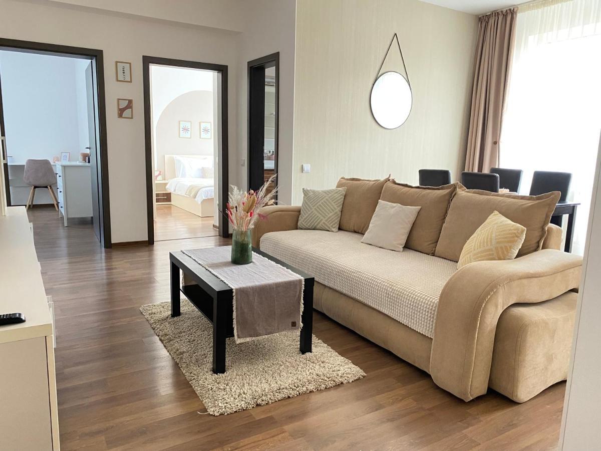 Wanderlust Home Cream, Rasnov Apt For 4, Wifi And Free Parking Esterno foto