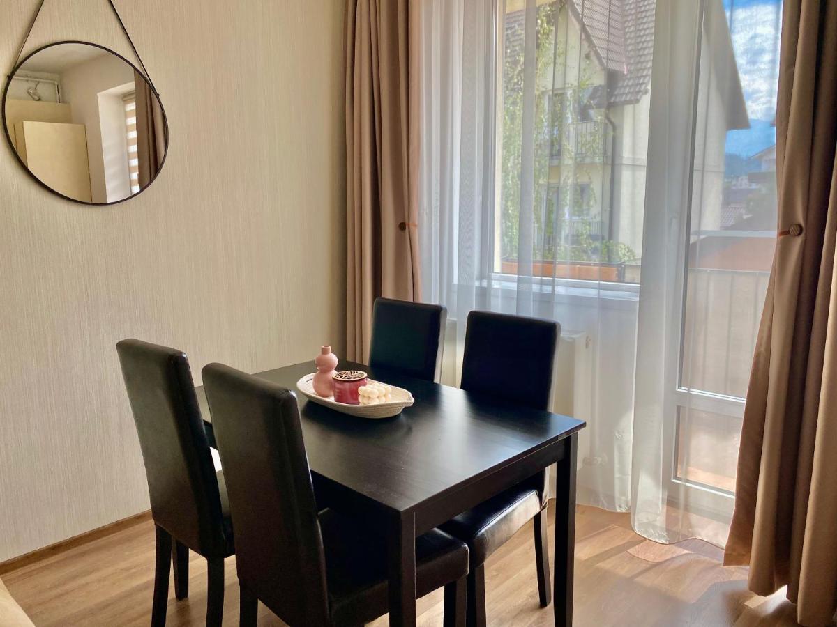 Wanderlust Home Cream, Rasnov Apt For 4, Wifi And Free Parking Esterno foto