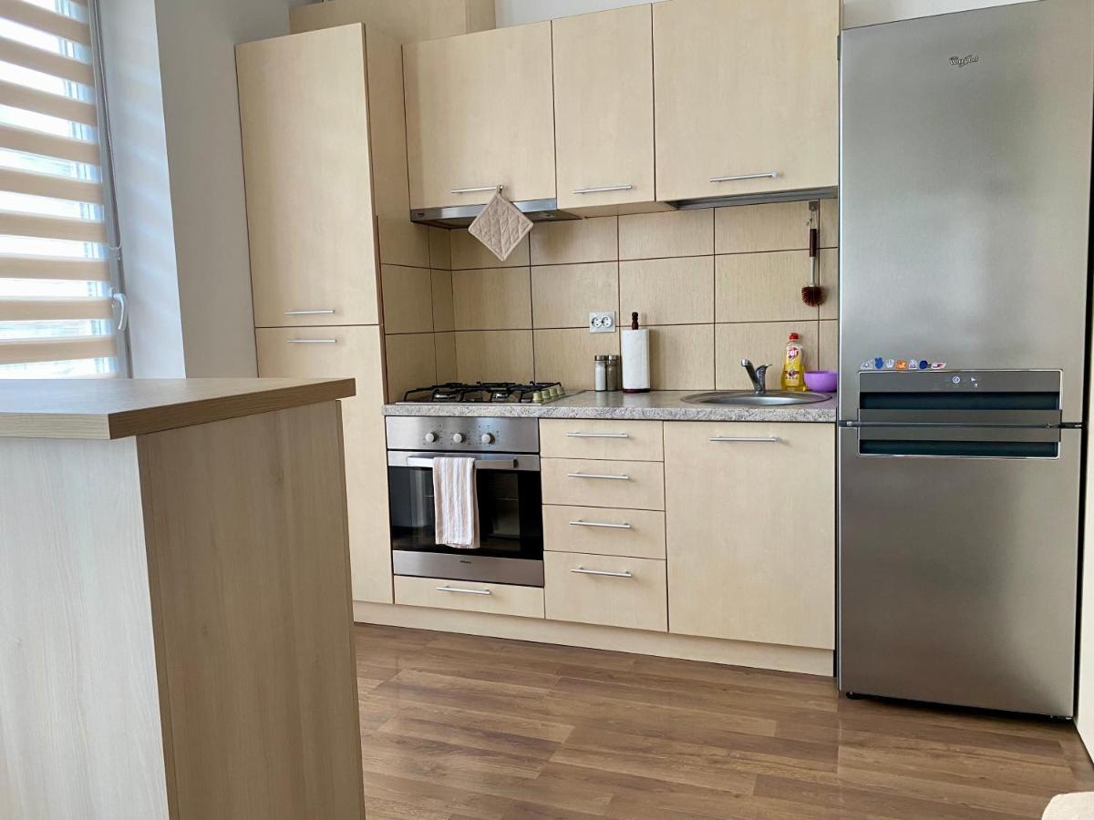 Wanderlust Home Cream, Rasnov Apt For 4, Wifi And Free Parking Esterno foto