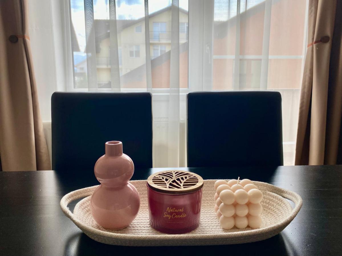 Wanderlust Home Cream, Rasnov Apt For 4, Wifi And Free Parking Esterno foto