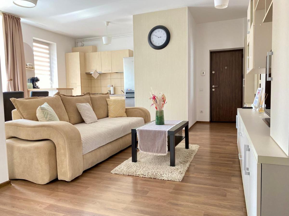 Wanderlust Home Cream, Rasnov Apt For 4, Wifi And Free Parking Esterno foto