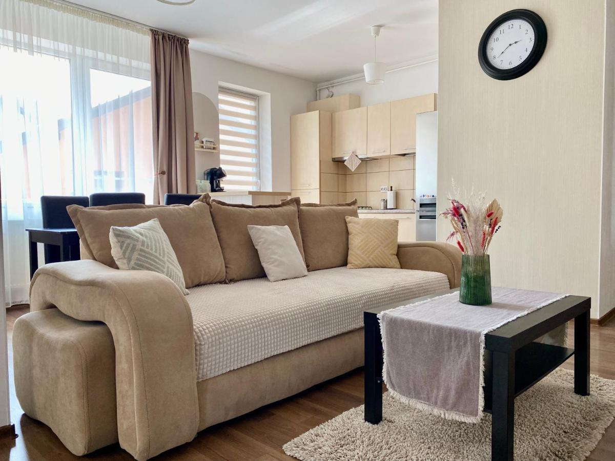 Wanderlust Home Cream, Rasnov Apt For 4, Wifi And Free Parking Esterno foto