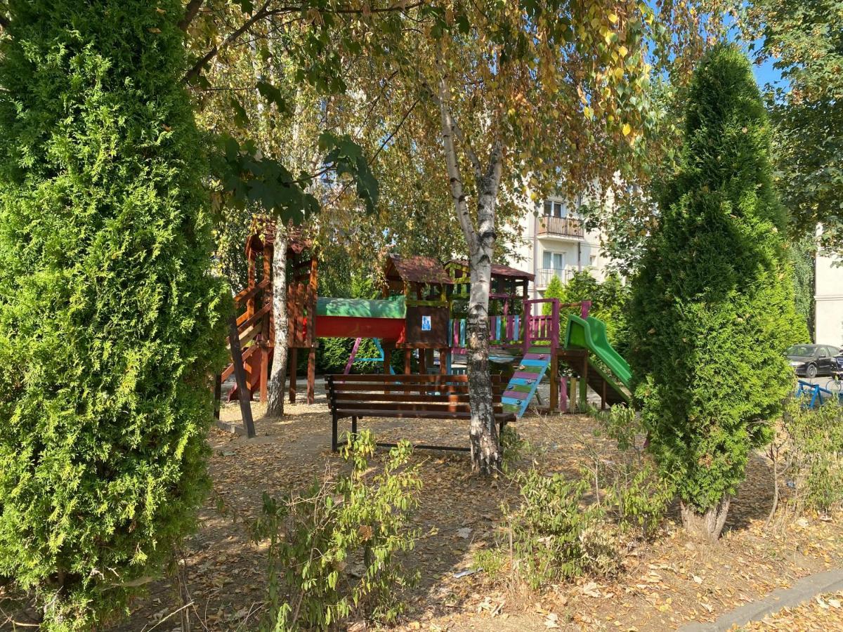 Wanderlust Home Cream, Rasnov Apt For 4, Wifi And Free Parking Esterno foto