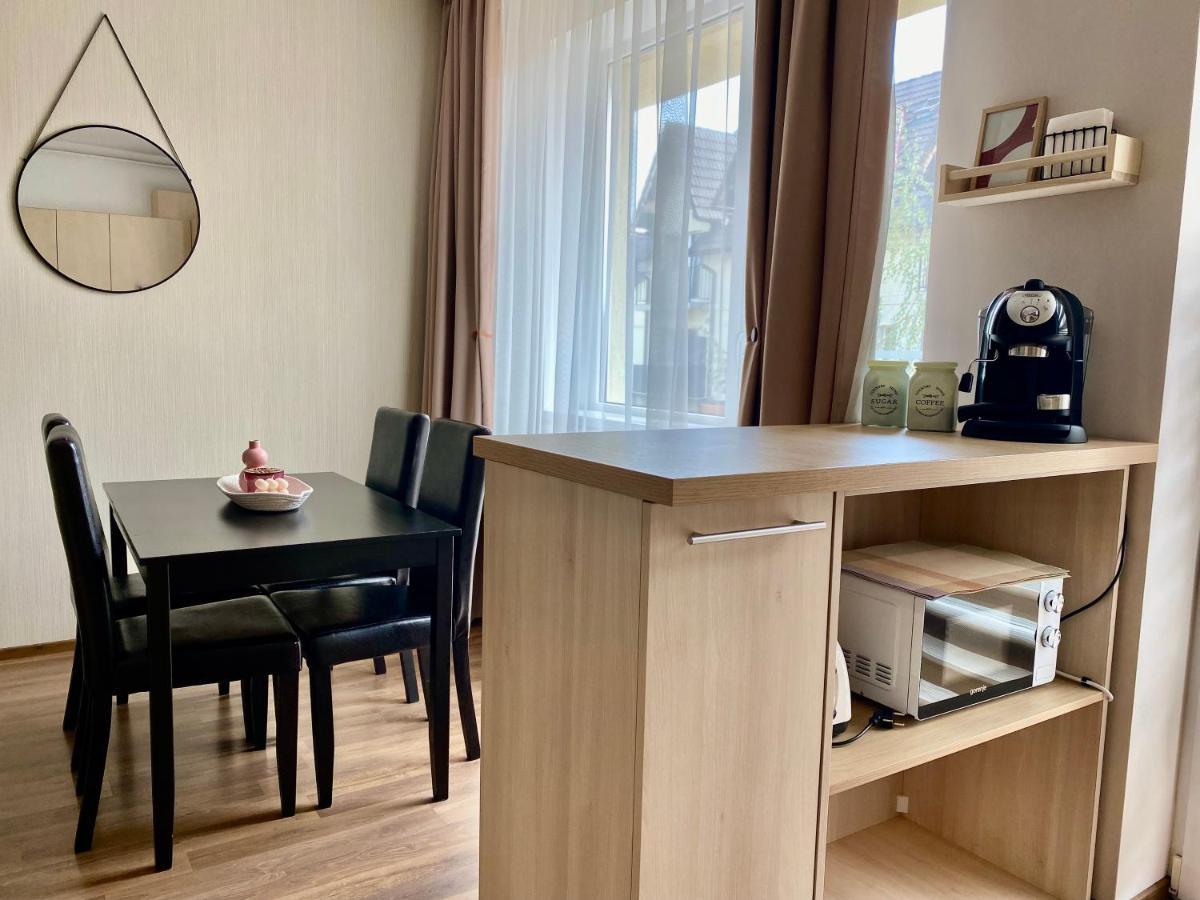 Wanderlust Home Cream, Rasnov Apt For 4, Wifi And Free Parking Esterno foto