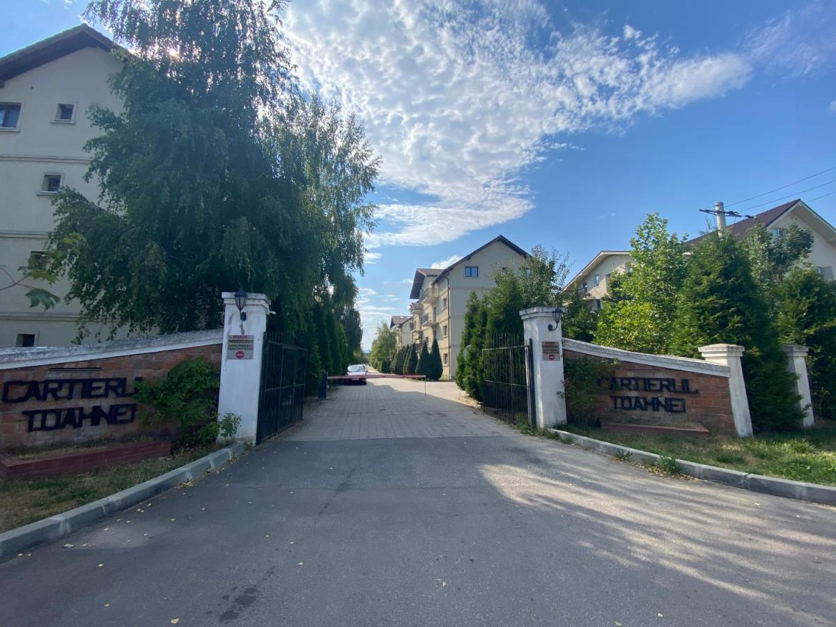 Wanderlust Home Cream, Rasnov Apt For 4, Wifi And Free Parking Esterno foto