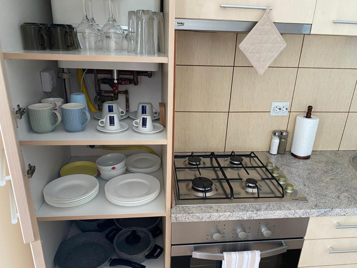 Wanderlust Home Cream, Rasnov Apt For 4, Wifi And Free Parking Esterno foto