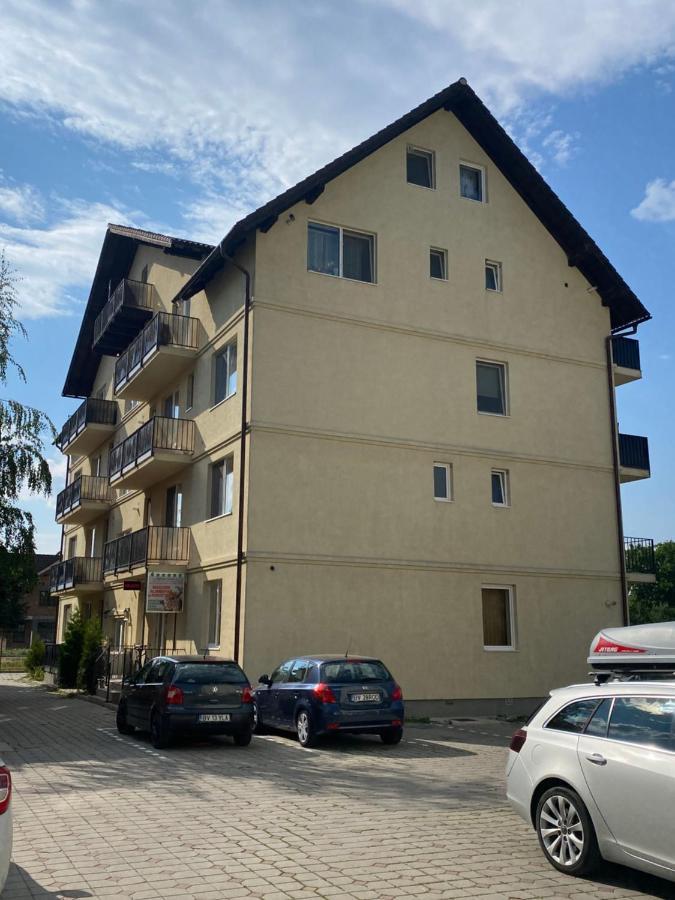 Wanderlust Home Cream, Rasnov Apt For 4, Wifi And Free Parking Esterno foto