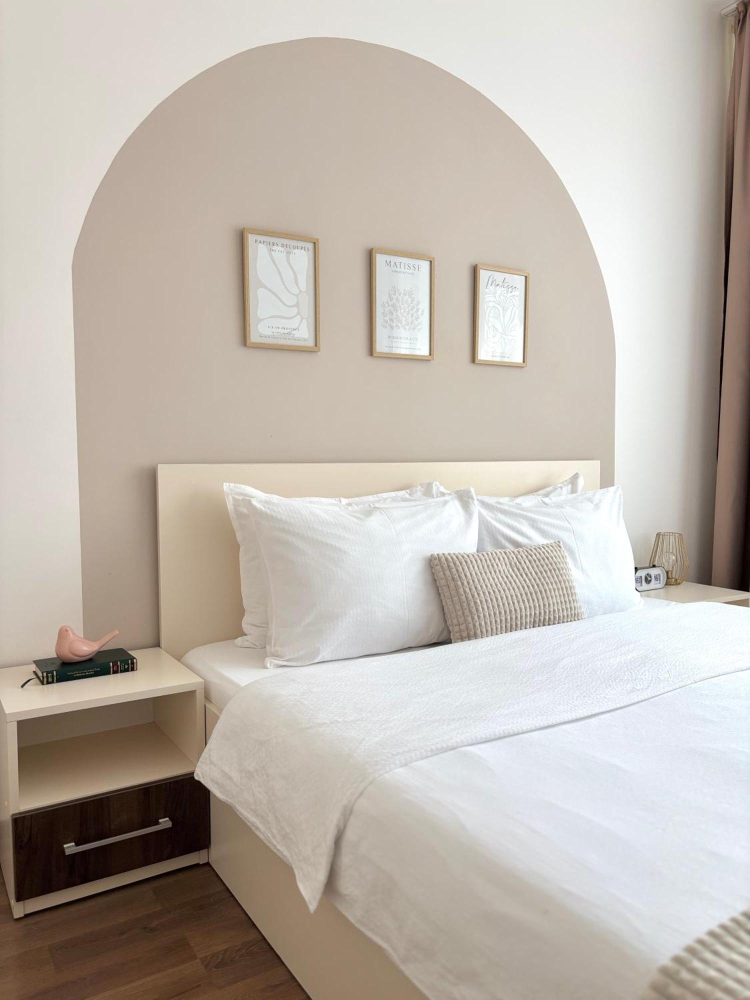 Wanderlust Home Cream, Rasnov Apt For 4, Wifi And Free Parking Esterno foto