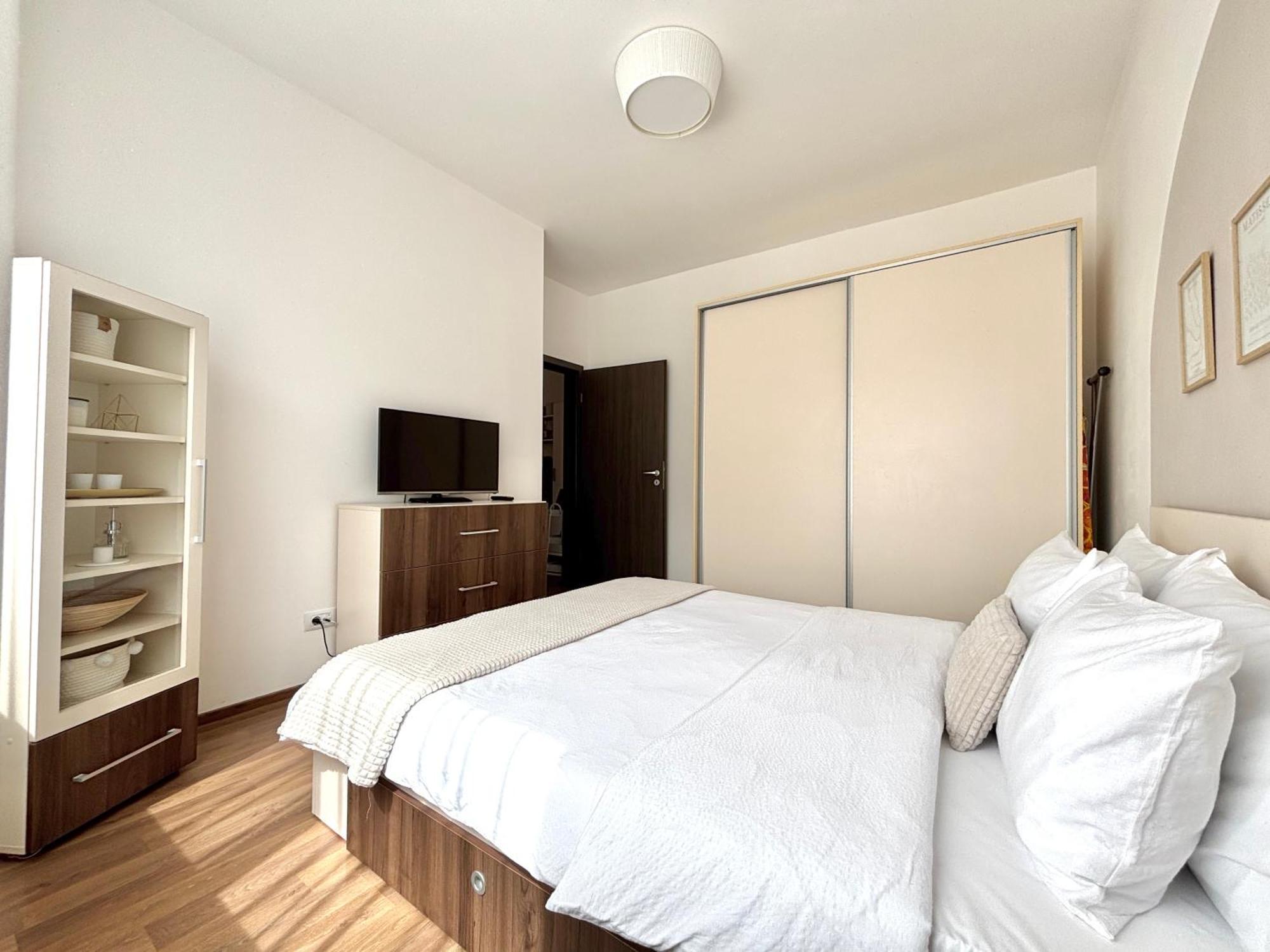 Wanderlust Home Cream, Rasnov Apt For 4, Wifi And Free Parking Esterno foto