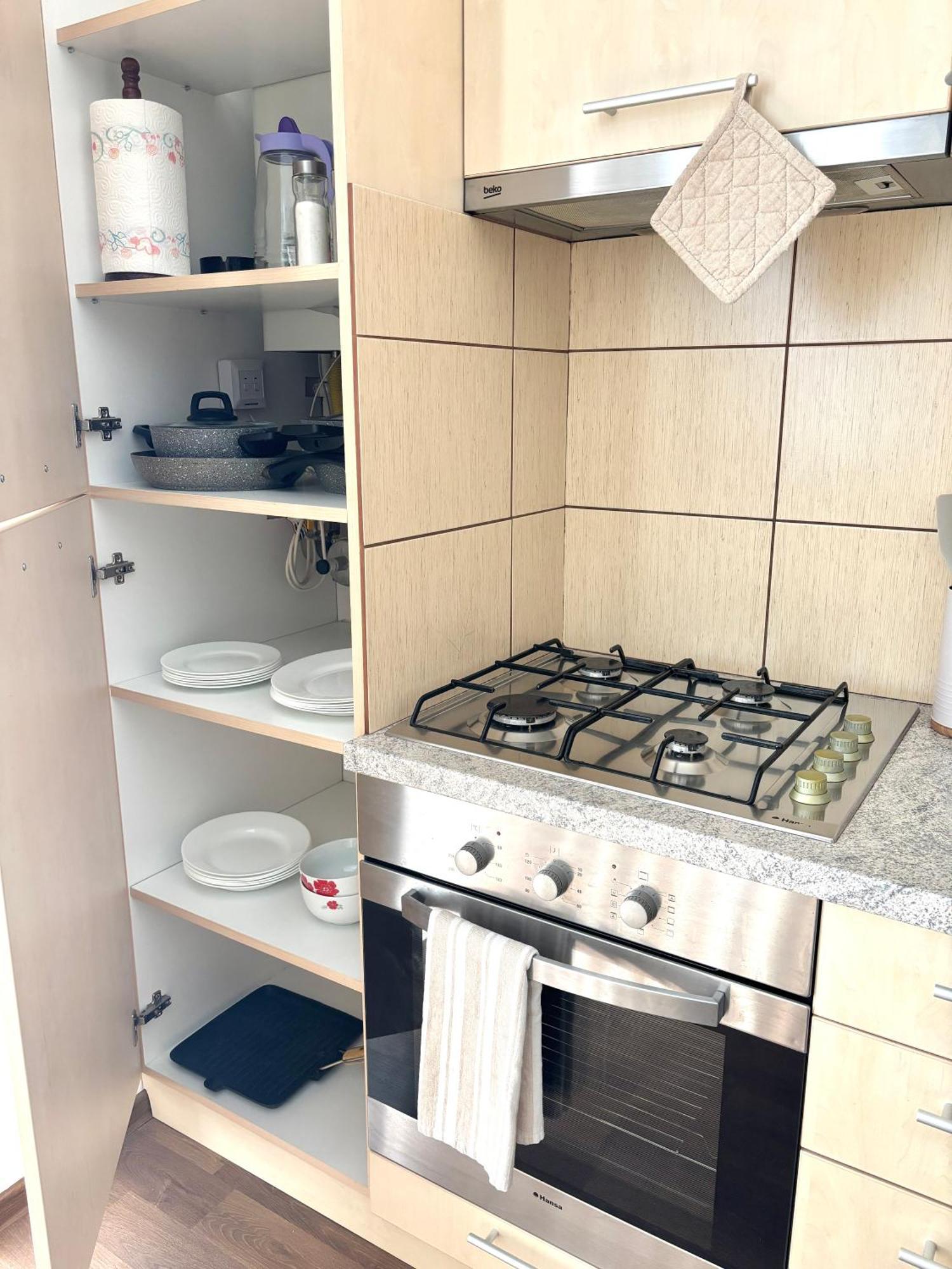 Wanderlust Home Cream, Rasnov Apt For 4, Wifi And Free Parking Esterno foto