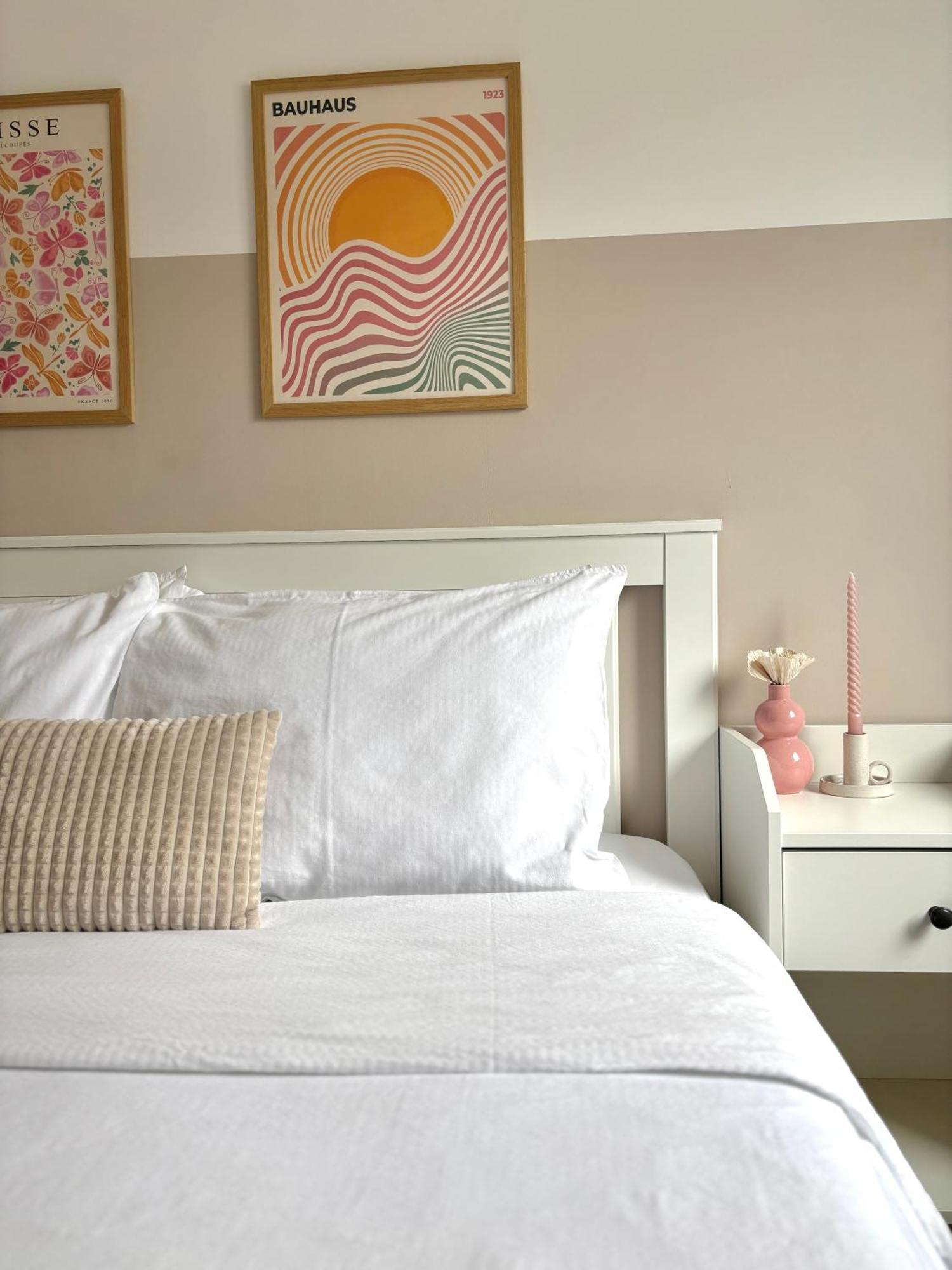 Wanderlust Home Cream, Rasnov Apt For 4, Wifi And Free Parking Esterno foto