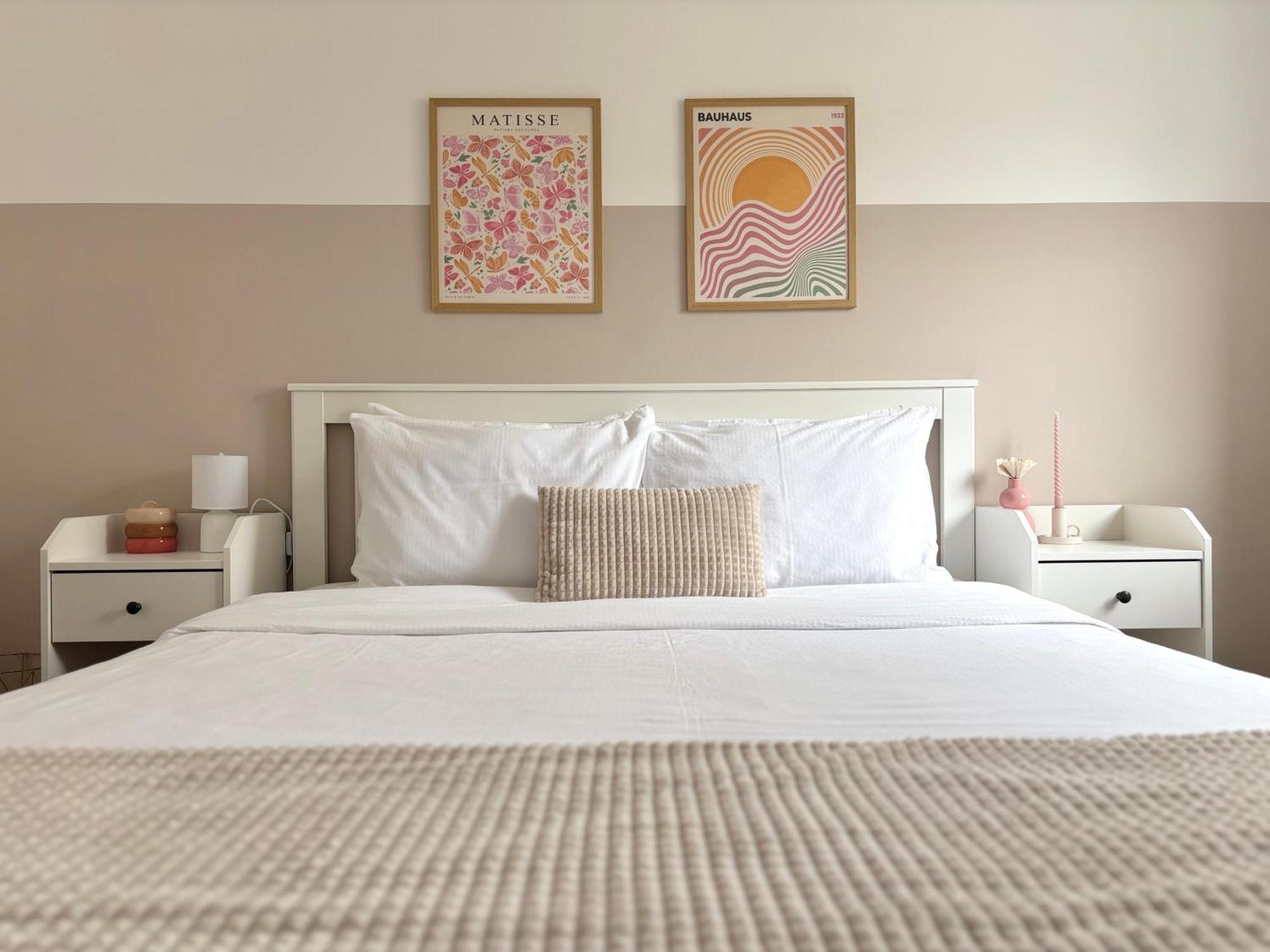 Wanderlust Home Cream, Rasnov Apt For 4, Wifi And Free Parking Esterno foto