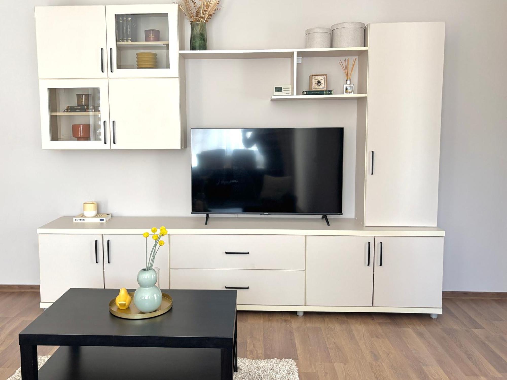 Wanderlust Home Cream, Rasnov Apt For 4, Wifi And Free Parking Esterno foto