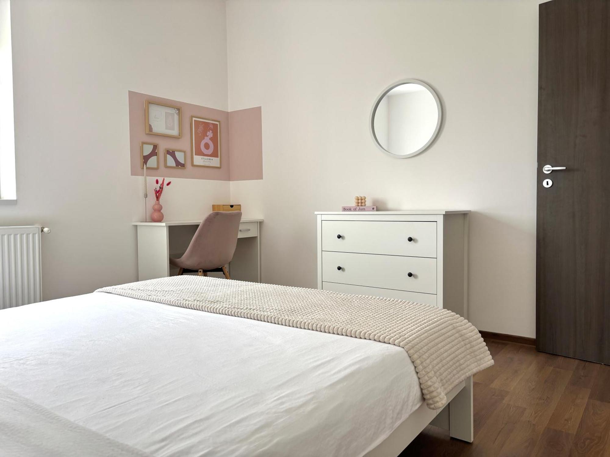 Wanderlust Home Cream, Rasnov Apt For 4, Wifi And Free Parking Esterno foto