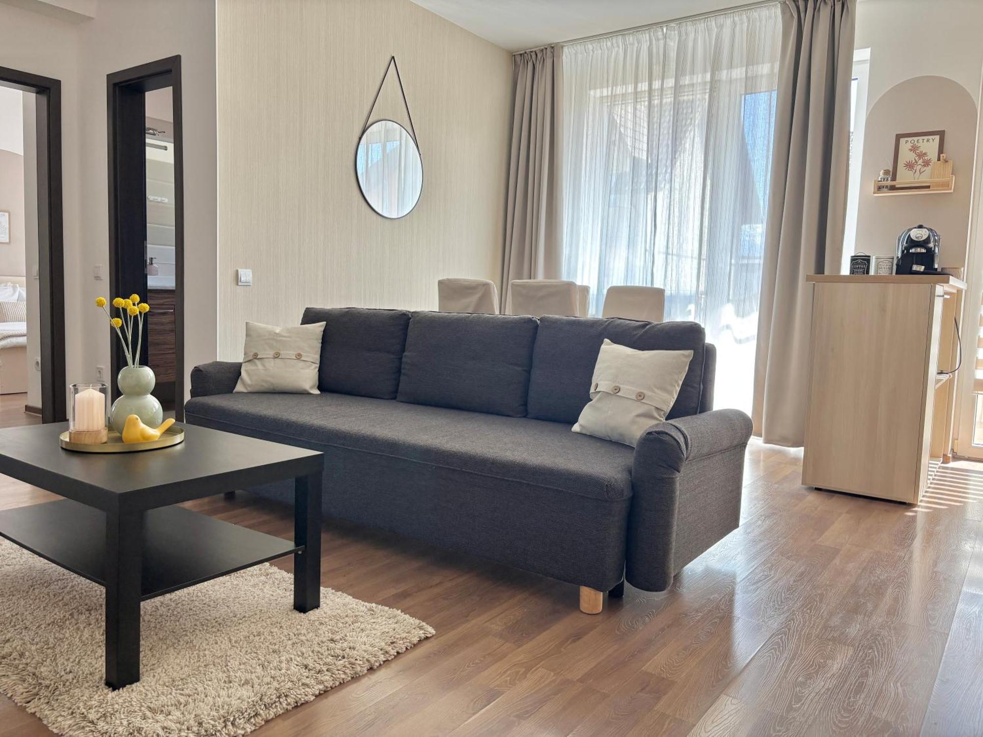 Wanderlust Home Cream, Rasnov Apt For 4, Wifi And Free Parking Esterno foto